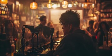 清吧驻唱歌手唱完歌后都在做什么？